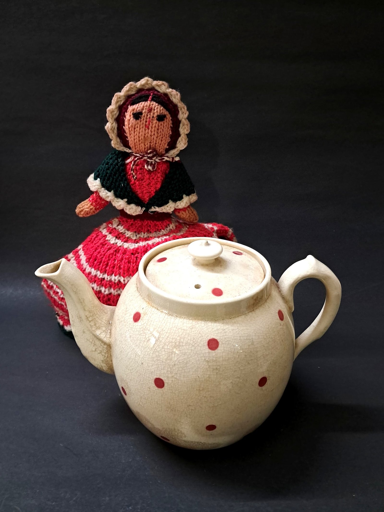 Vintage T.G. Green Church Gresley Red Polka Dot 6 Cup Teapot