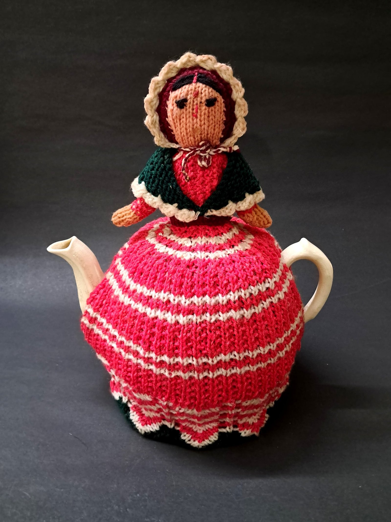 Vintage T.G. Green Church Gresley Red Polka Dot 6 Cup Teapot