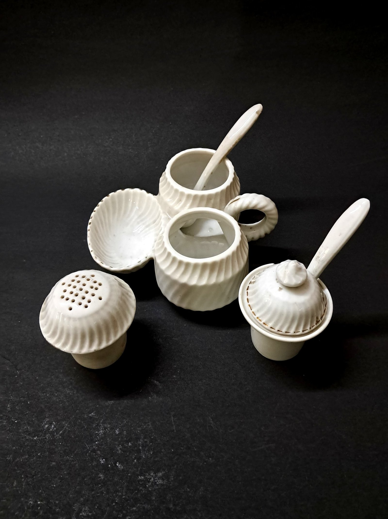 3-Section Vintage Ceramic Condiment Caddy with Handle – Salt, Mustard & Spoon Set