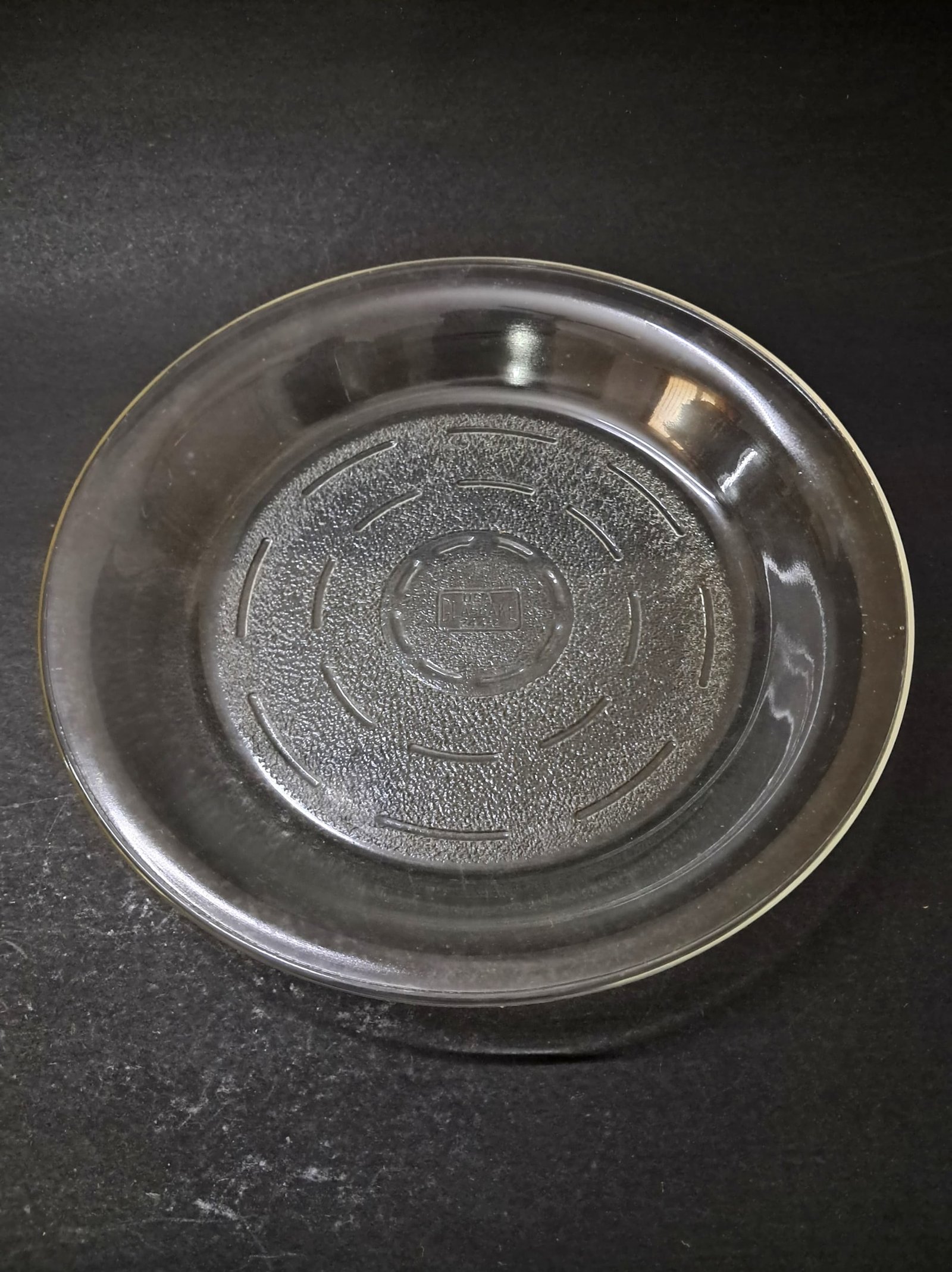 Vintage USA Glasbake Embossed & Textured Glass Pie Plate – Classic Mid-Century Bakeware