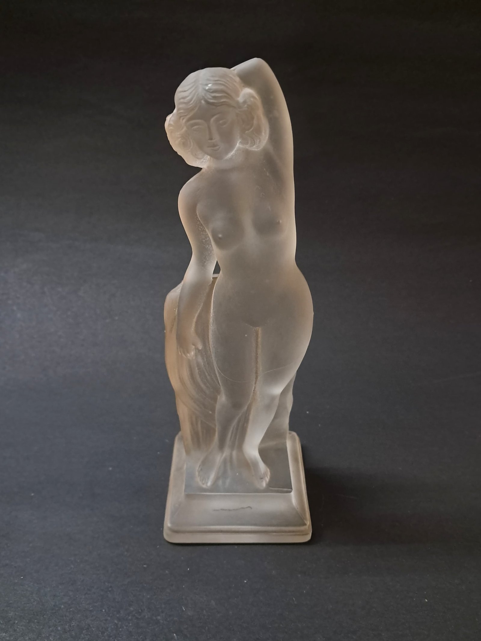 Vintage Crystal Art Glass Sculpture of Diana – Classical Figurine Collectible