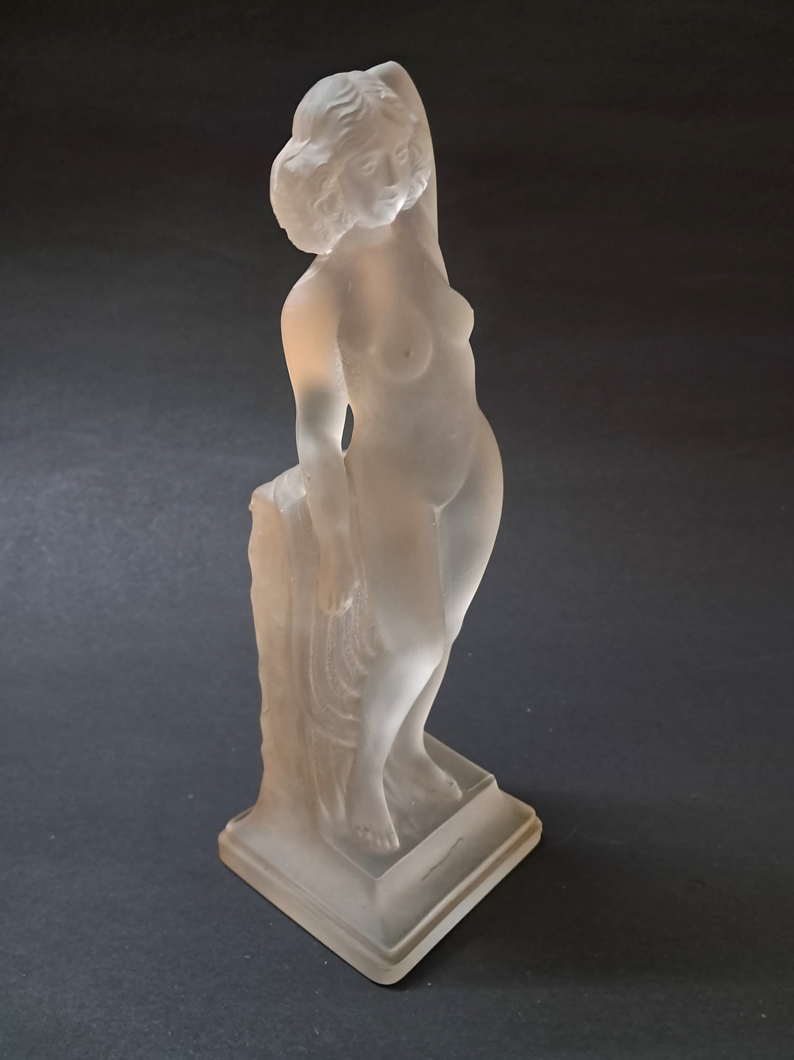 Vintage Crystal Art Glass Sculpture of Diana – Classical Figurine Collectible
