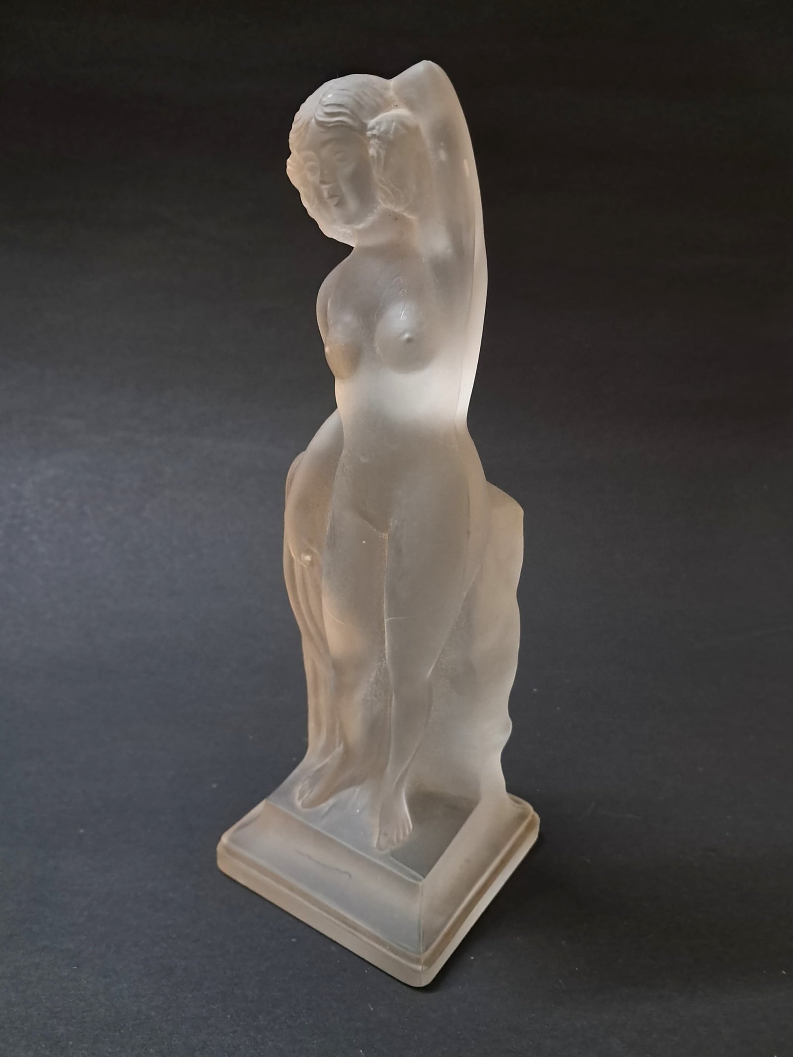 Vintage Crystal Art Glass Sculpture of Diana – Classical Figurine Collectible