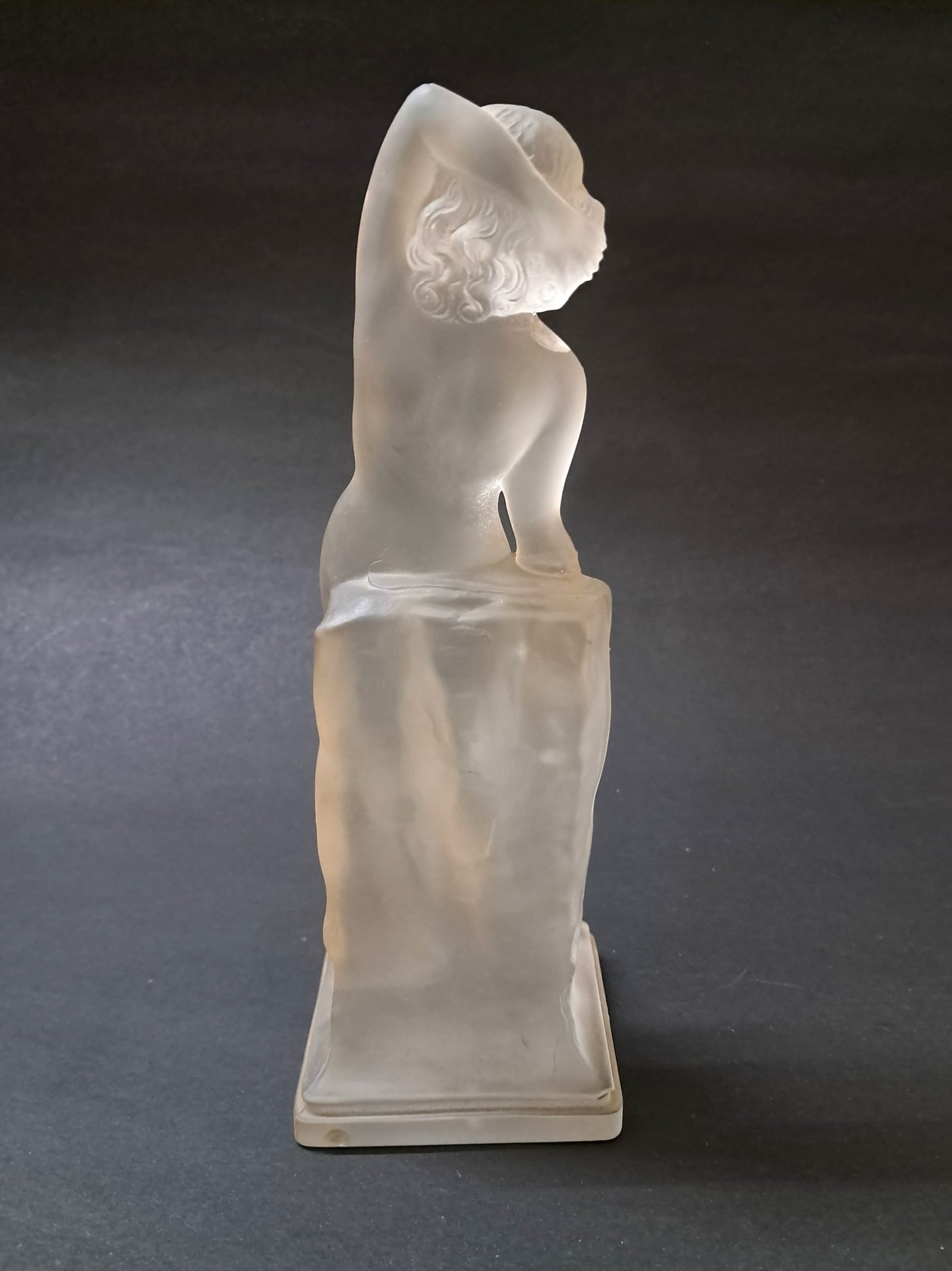 Vintage Crystal Art Glass Sculpture of Diana – Classical Figurine Collectible